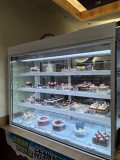 咖啡店适用的柏林德蛋糕展示柜多少钱？营造精致美味展示场景